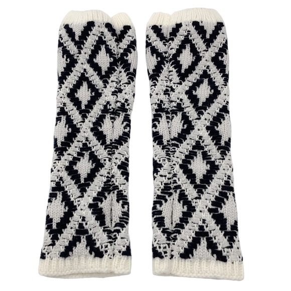 CHANEL GREY / NAVY / SILVER METALLIC CC LOGO CASHMERE KNIT BEANIE AND ARM WARMER - Picture 4 of 14